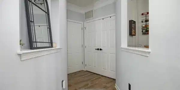 Image 3: Entry