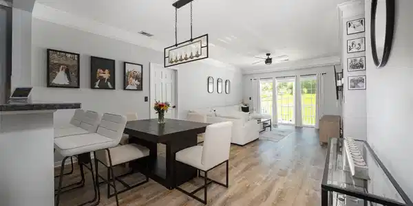 Image 4: Dining Area