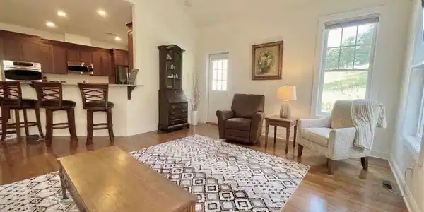 Image 4: Living Room Image 4: Living Room