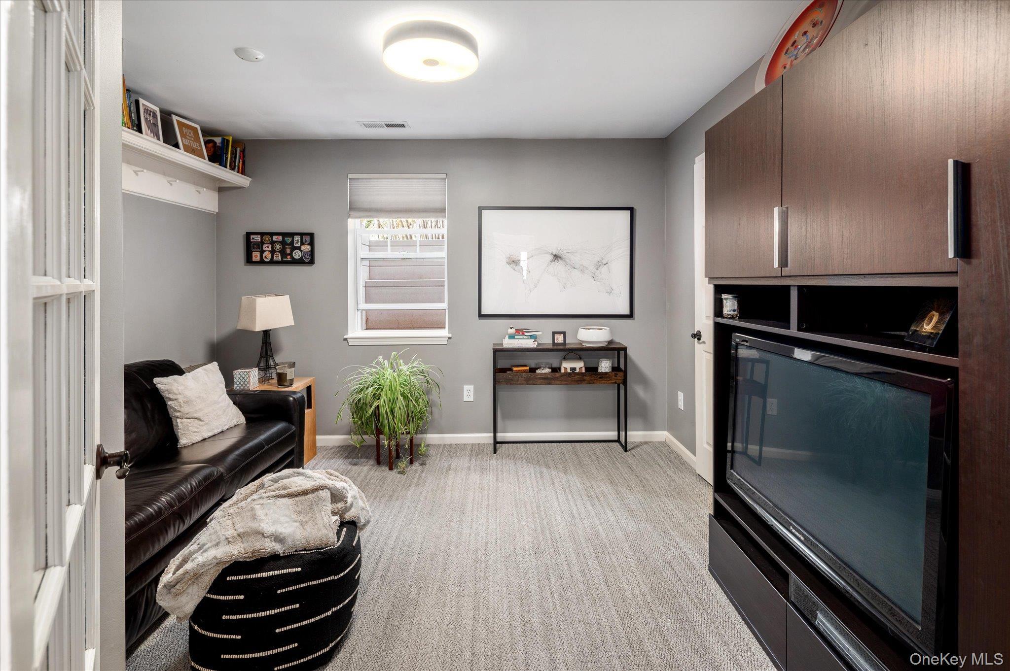 Image 4: Family Room Image 4: Family Room