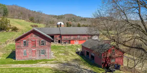 Image 3: Barn Image 3: Barn