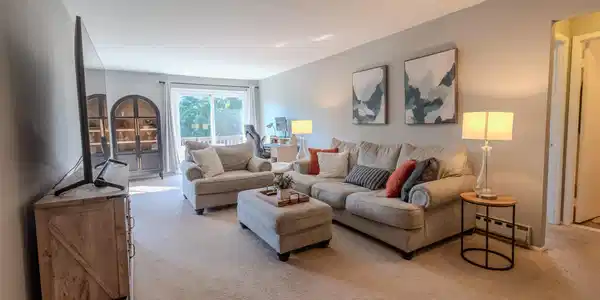 Image 4: Living Room Image 4: Living Room