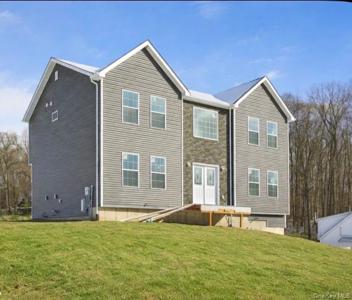 10 Vargas (AKA 70 Jessup Ln) Circle