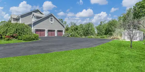 Image 3: Garage Image 3: Garage