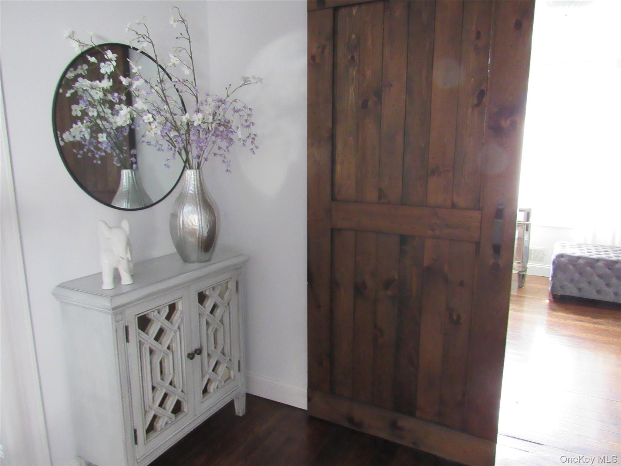 Image 4: Entrance Foyer Image 4: Entrance Foyer