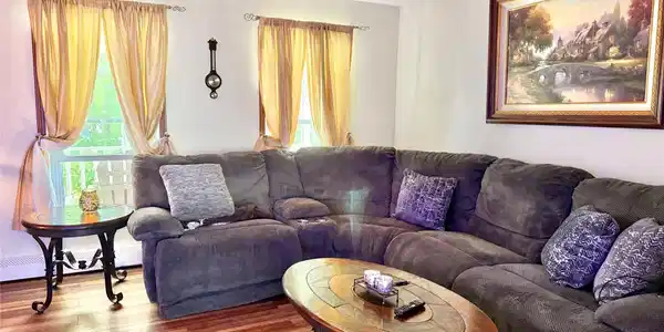 Image 4: Living Room Image 4: Living Room