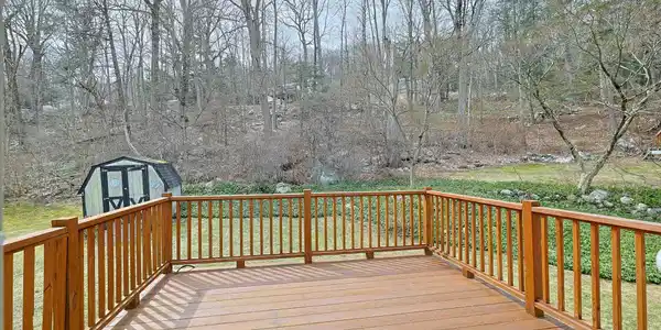 Image 4: Deck Image 4: Deck