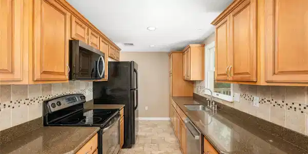 Image 3: Kitchen Image 3: Kitchen