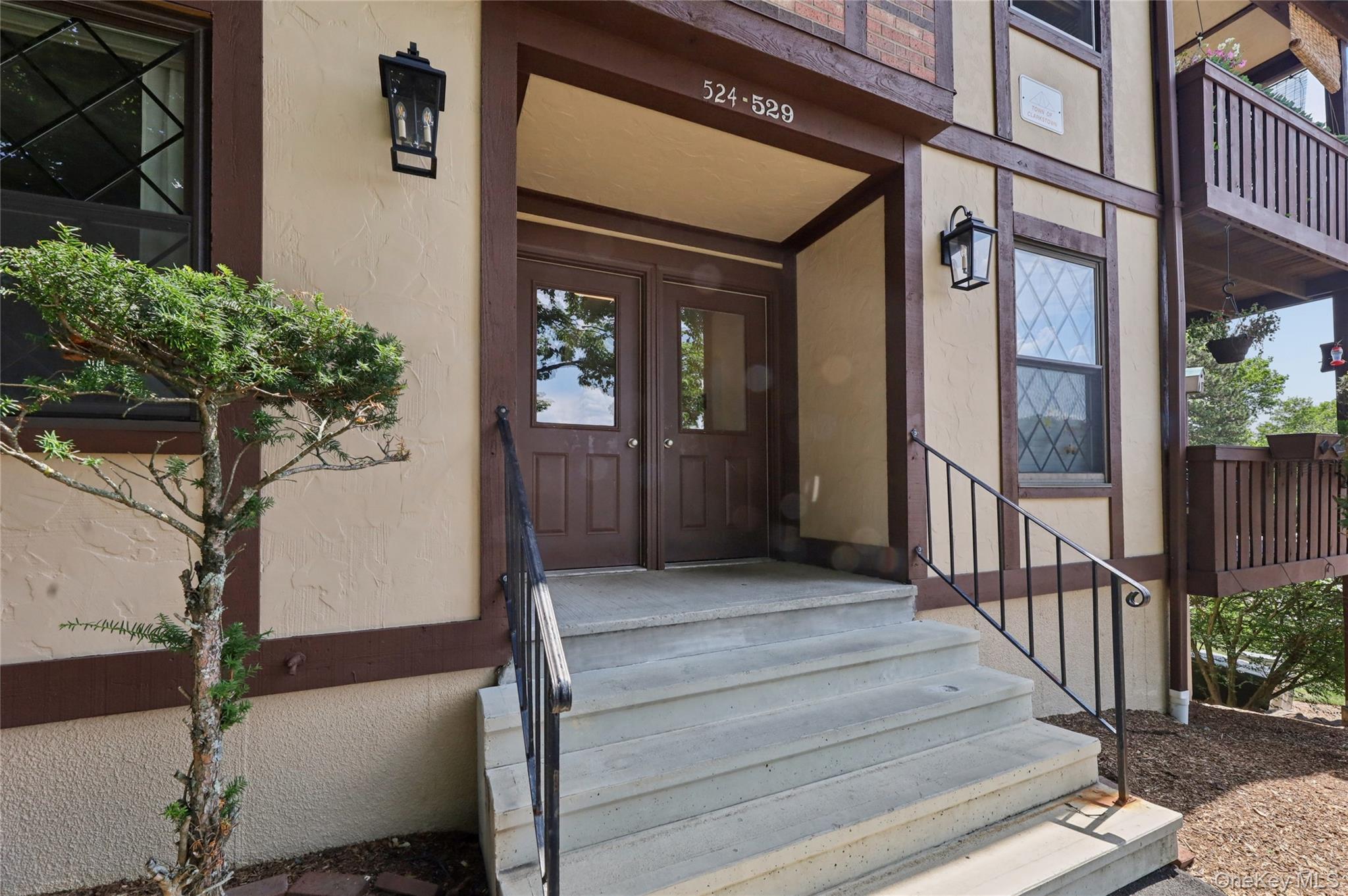 Image 2: Entry