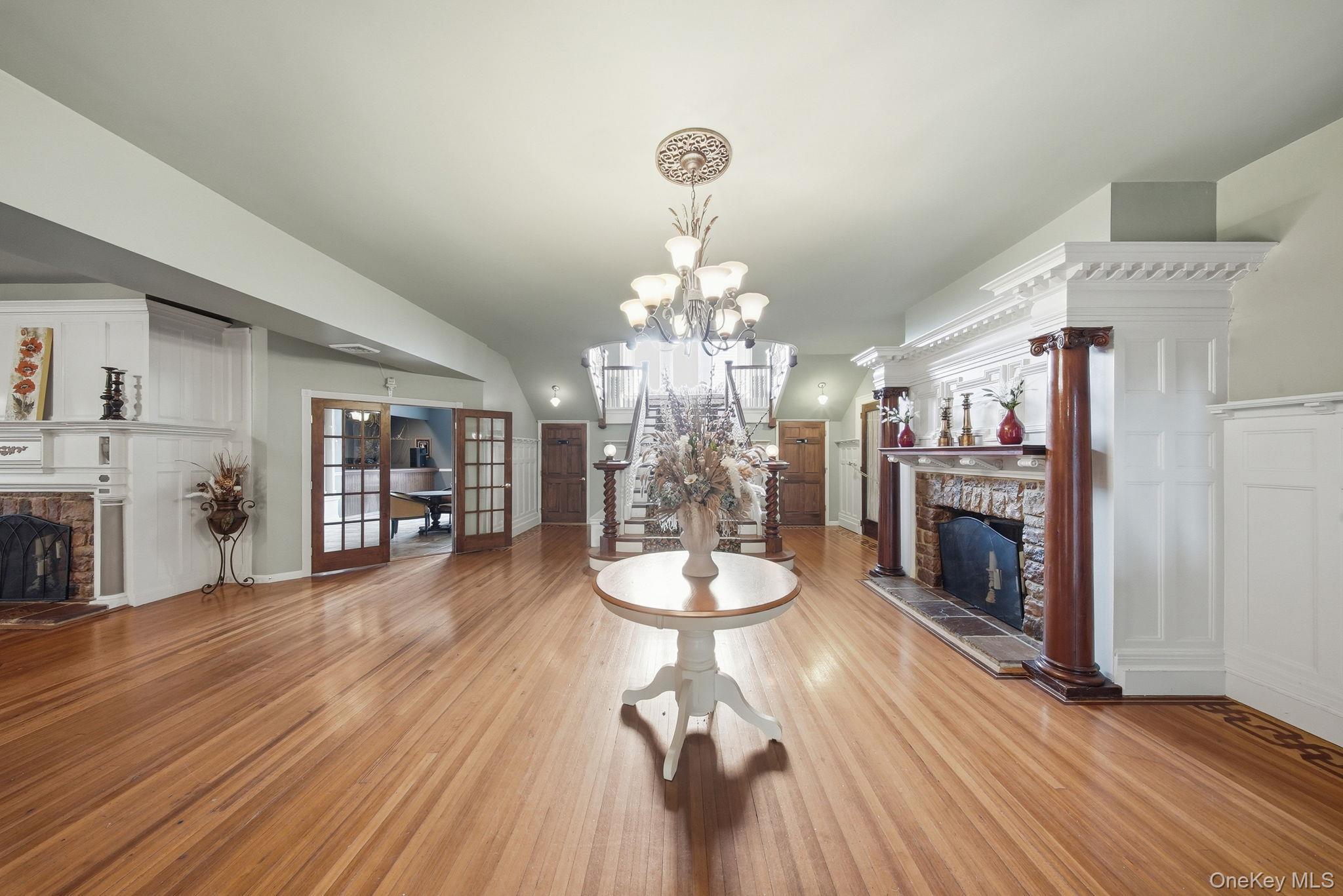 Image 3: Entrance Foyer