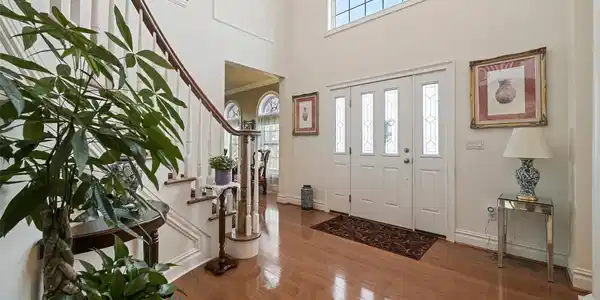Image 4: Entrance Foyer Image 4: Entrance Foyer