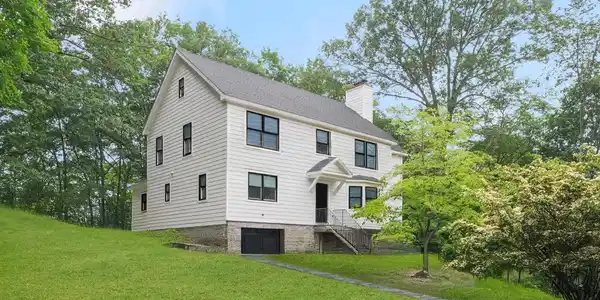 16 Bramblebrook Road