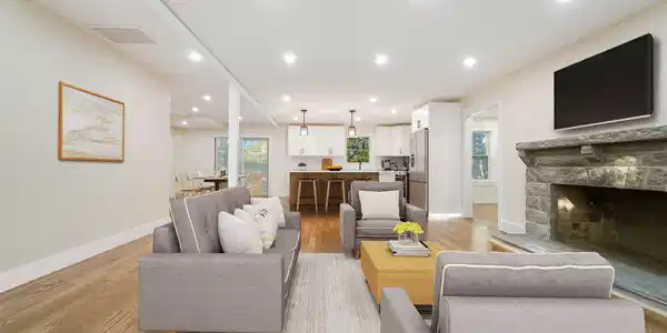 Image 4: Living Room