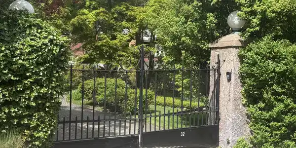 Image 3: Entry Image 3: Entry