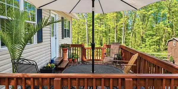 Image 4: Deck Image 4: Deck