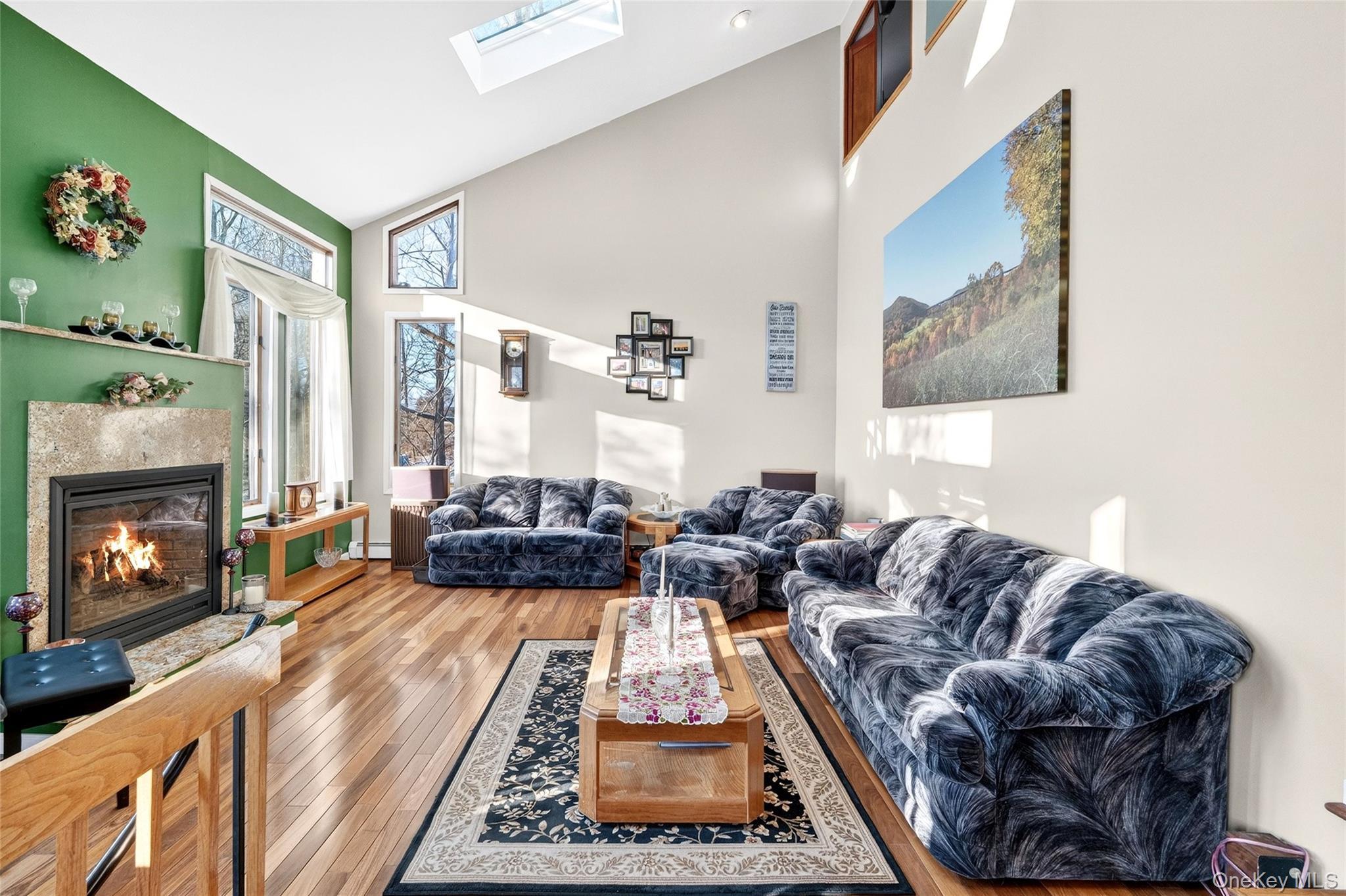 Image 3: Living Room