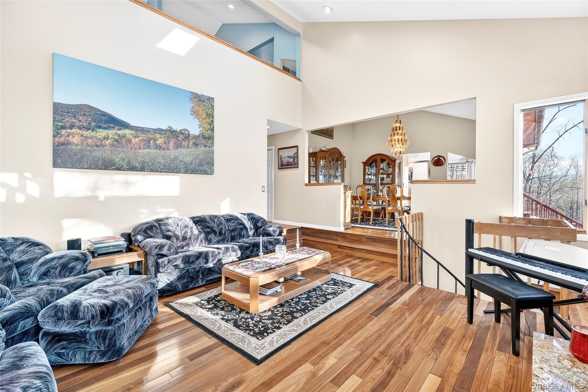 Image 4: Living Room