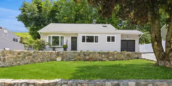 12 Stony Brook Road