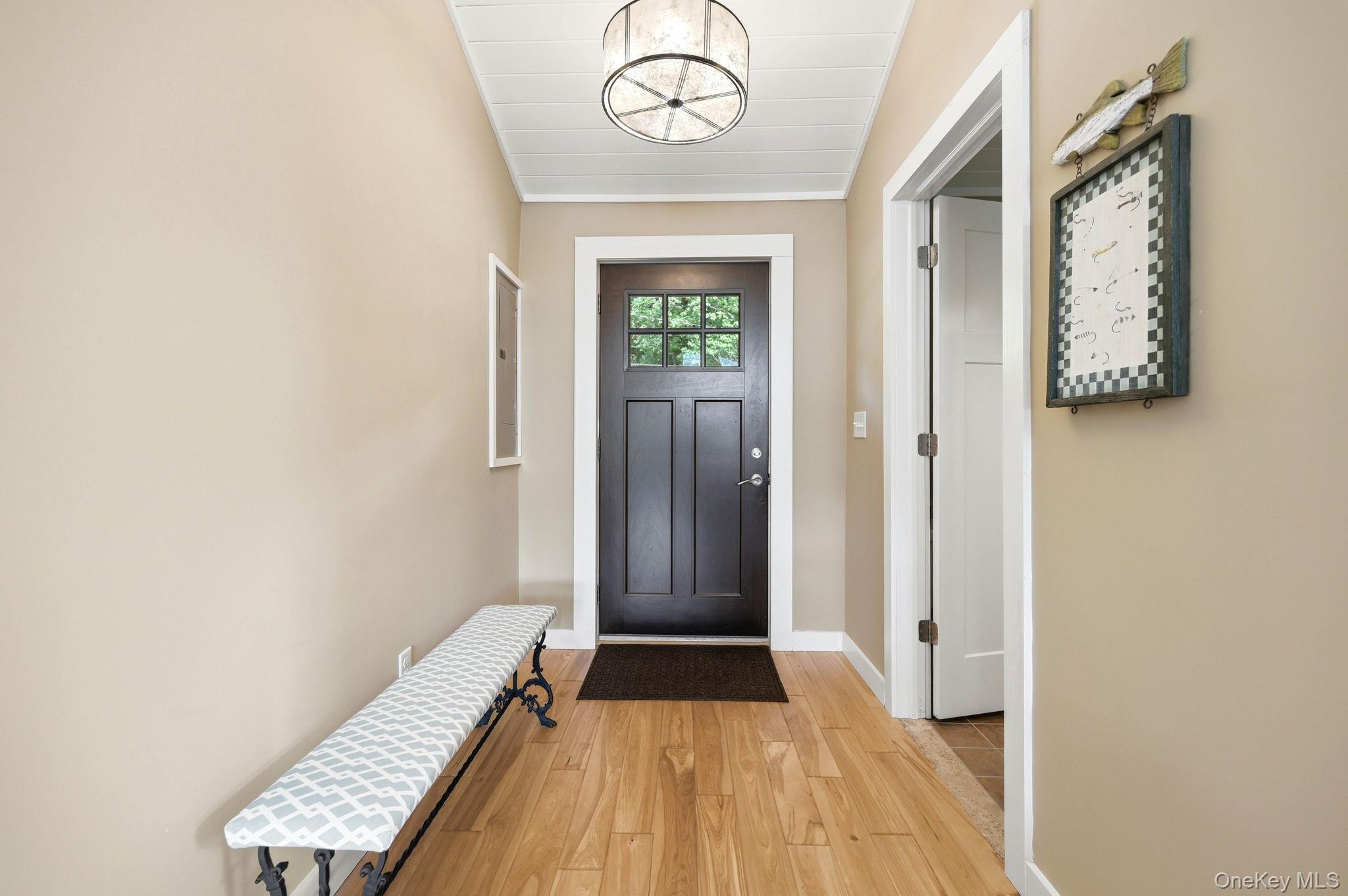 Image 4: Entrance Foyer