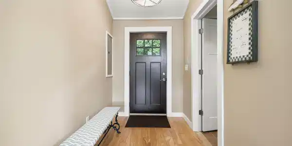 Image 4: Entrance Foyer