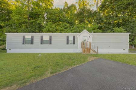 24 Leeward Lane