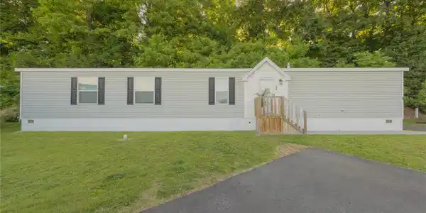 24 Leeward Lane