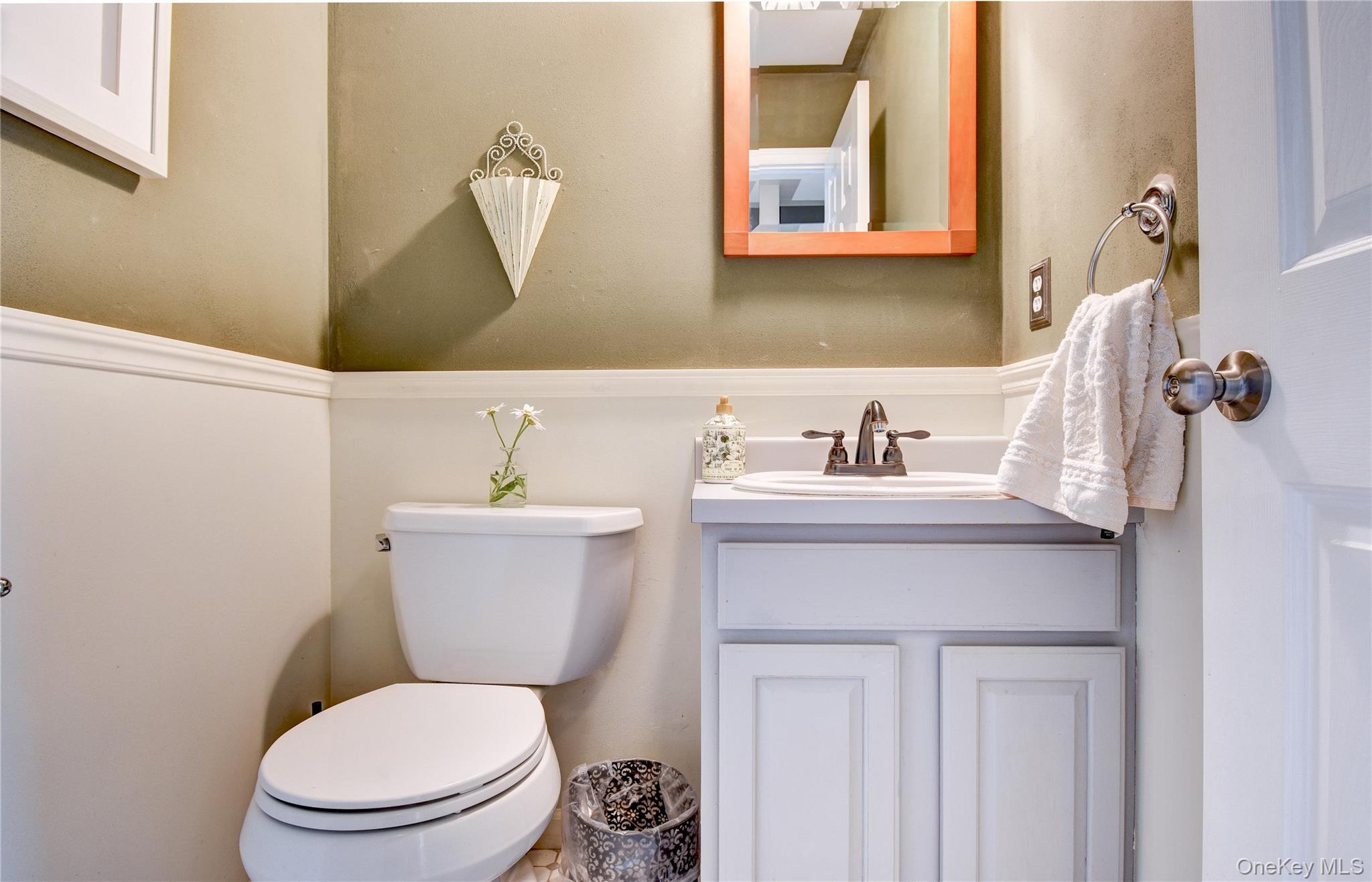 Image 4: Bathroom