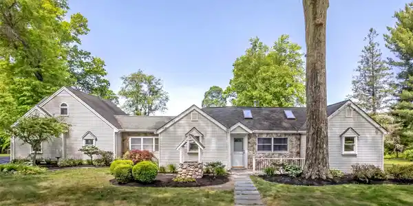 18 Military Lane