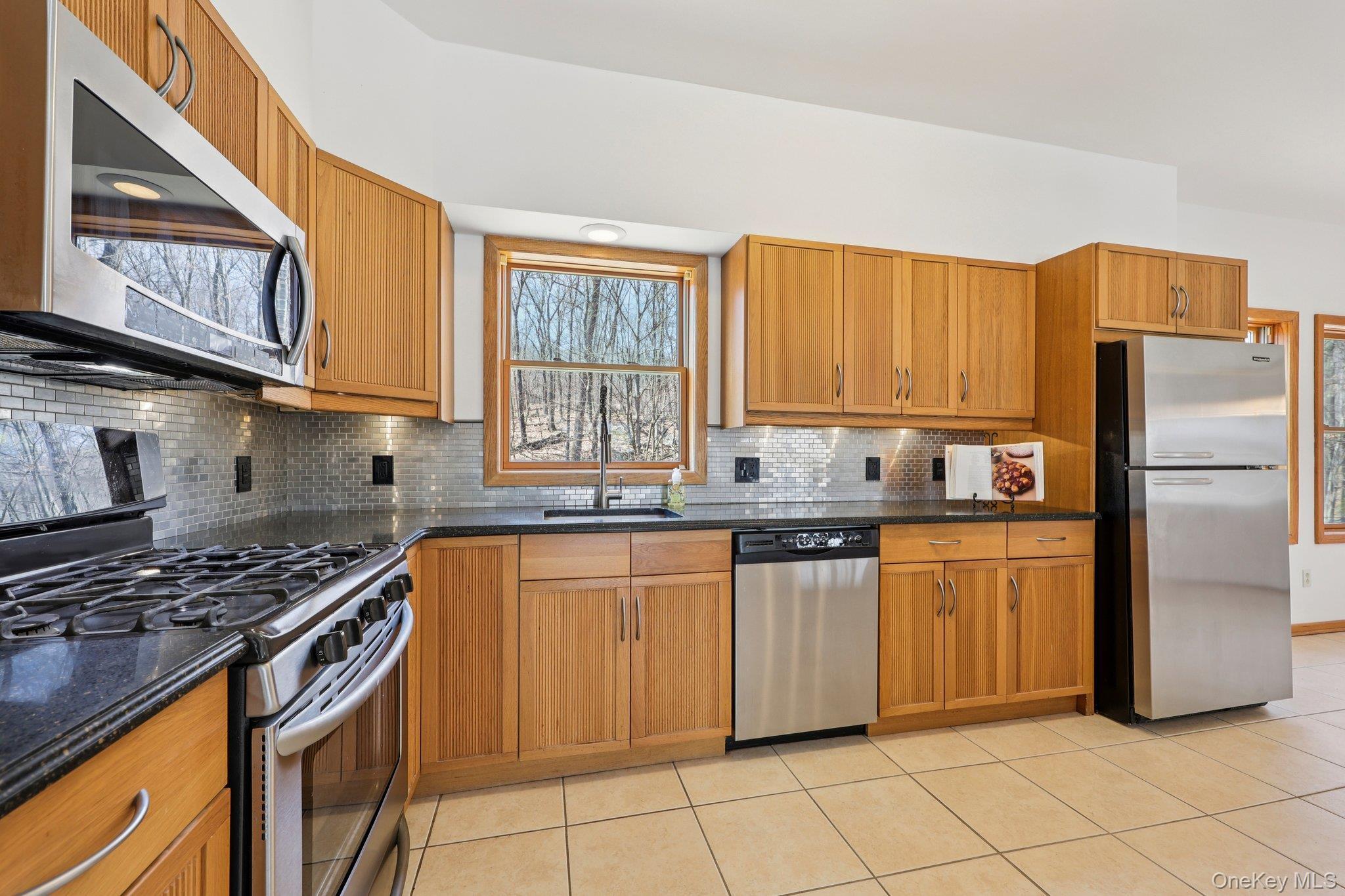 Image 4: Kitchen