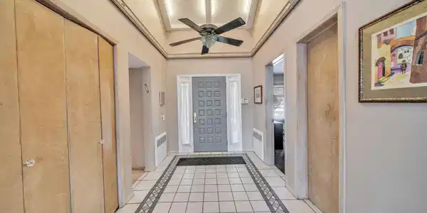 Image 4: Entry Image 4: Entry