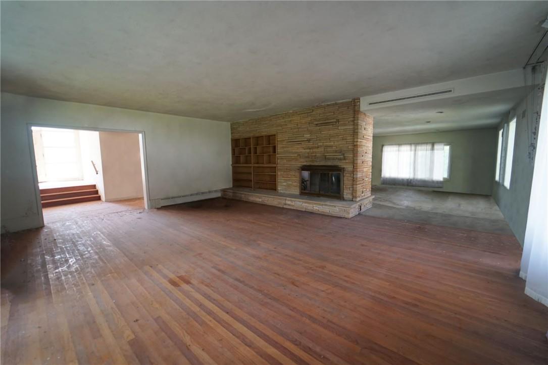 Image 4: Living Room Image 4: Living Room