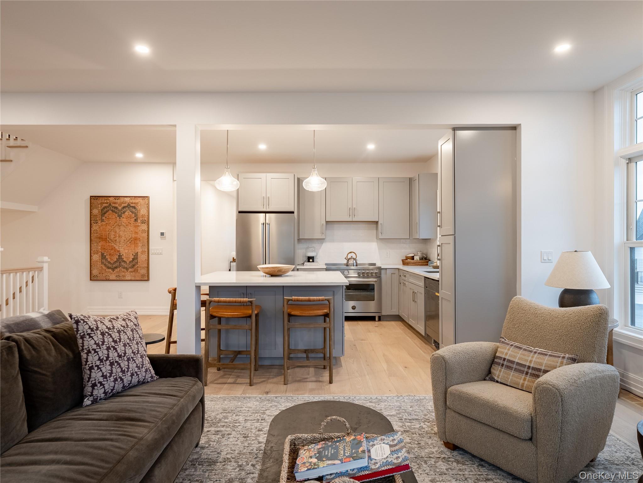 Image 3: Living Room