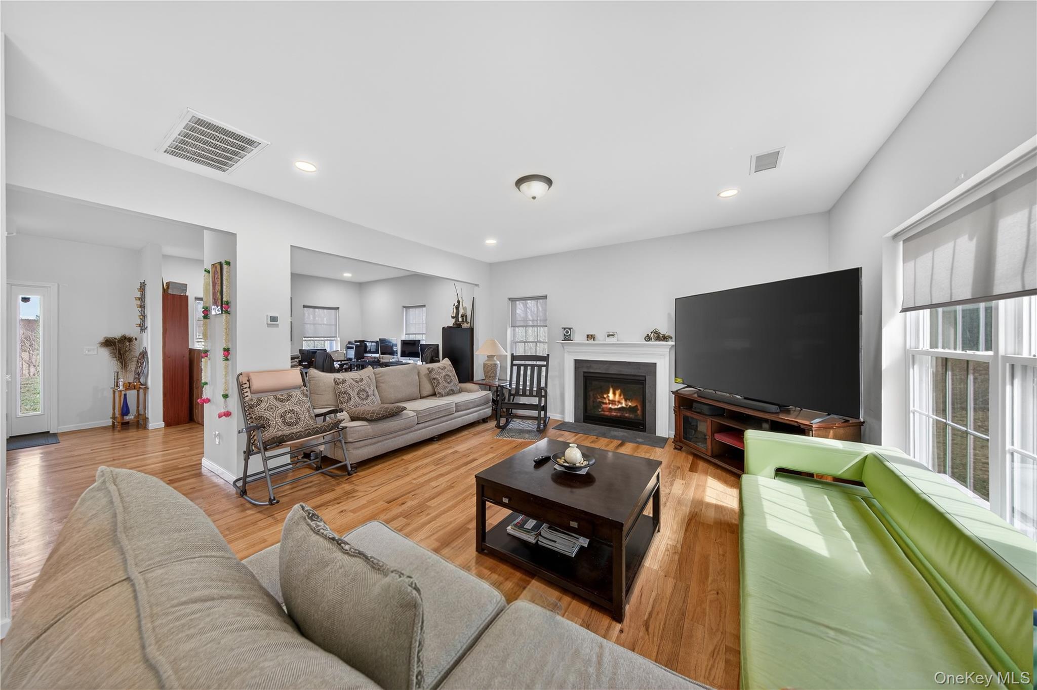 Image 2: Living Room
