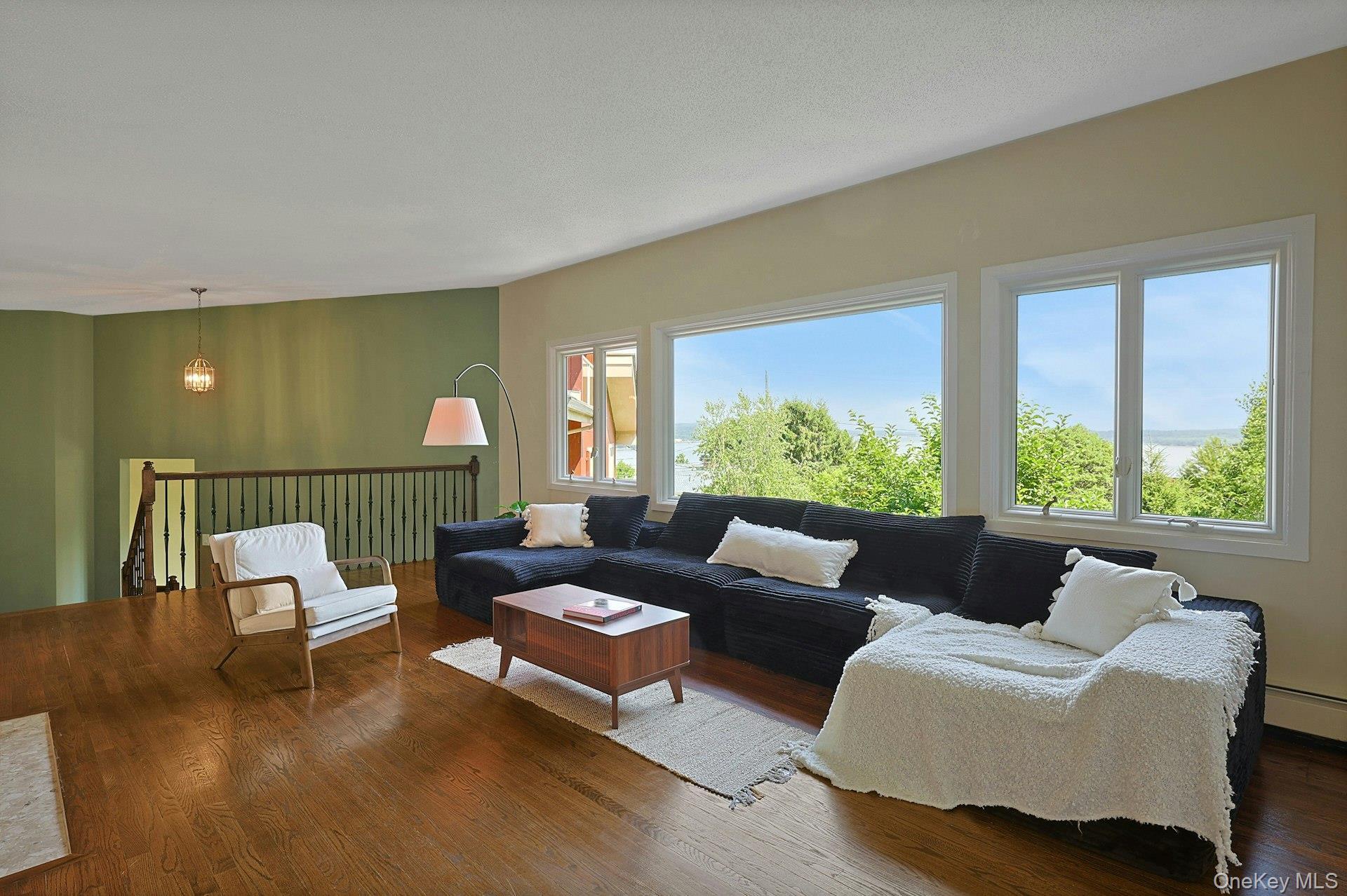 Image 3: Living Room