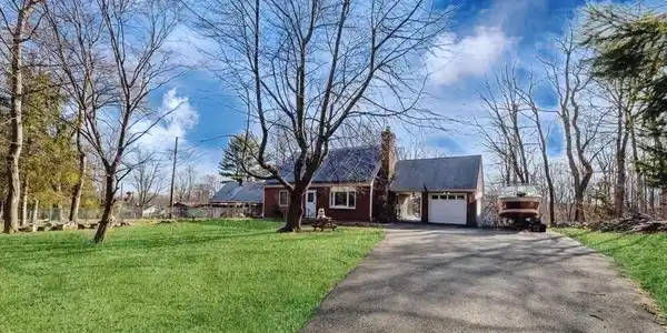 289 Quaker Road