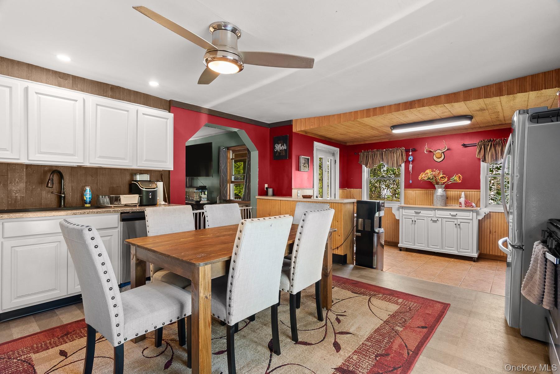 Image 4: Dining Area