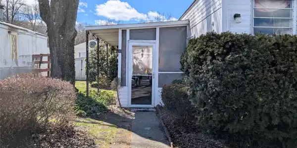 10 Treeline Circle