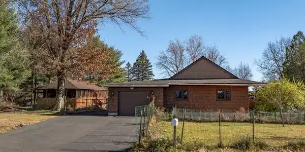 6 Medallion Road