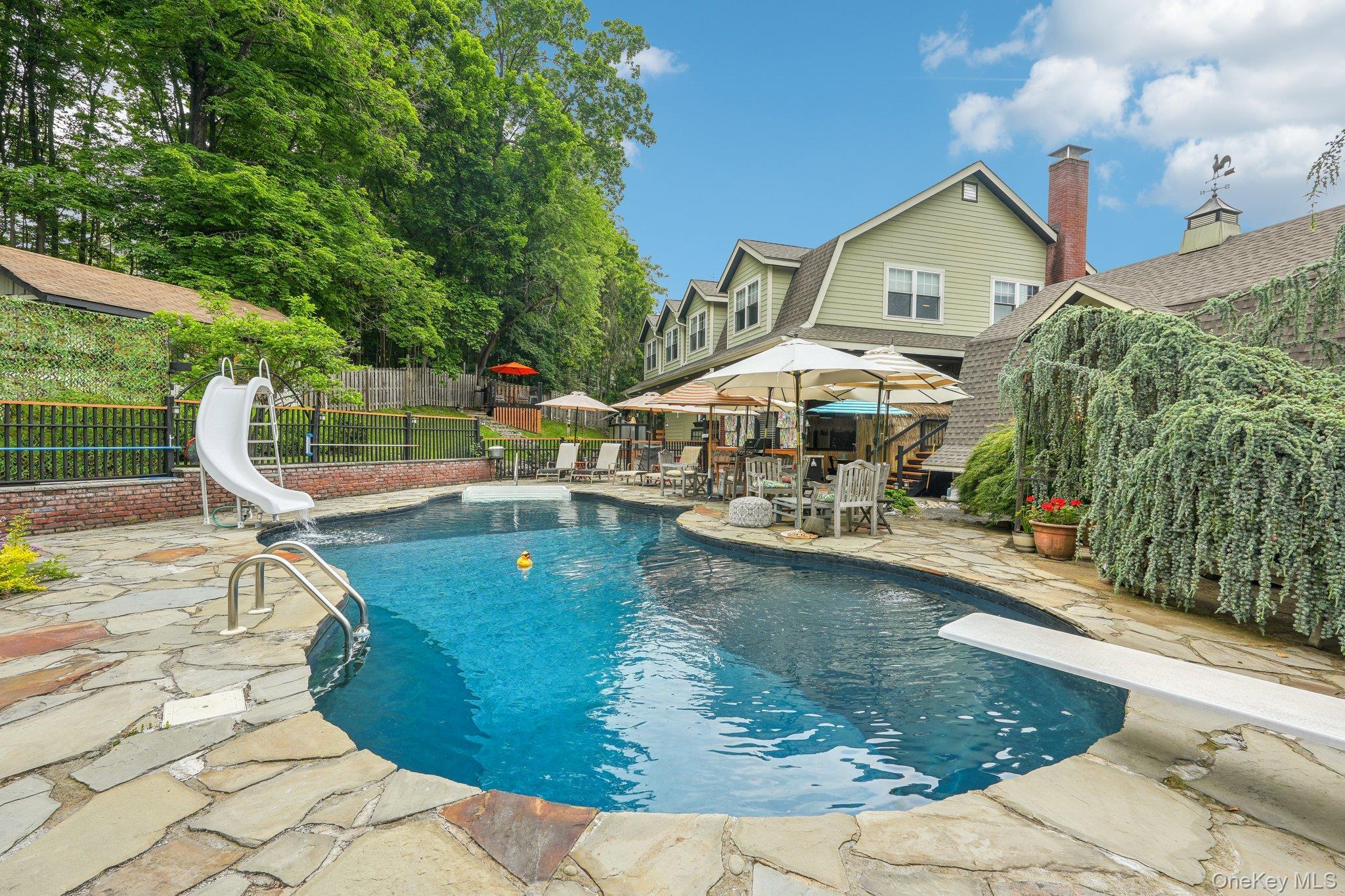 Image 2: Pool