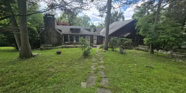 27 Maple Trail