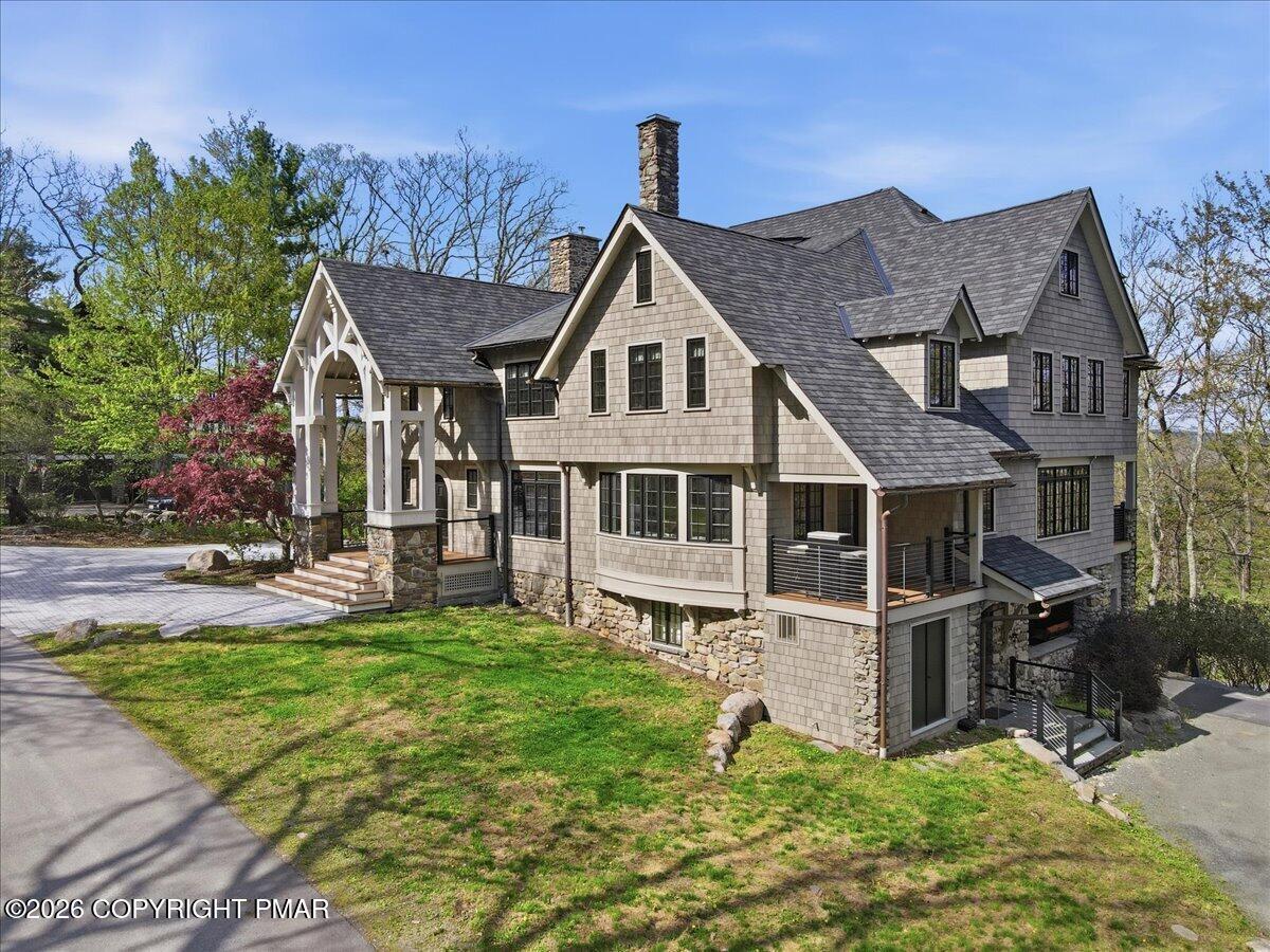Image 2: 214 Summit Drive