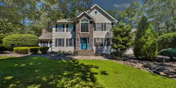 114 Hollow Drive