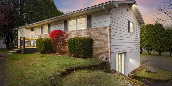 2204 Hallmark Drive
