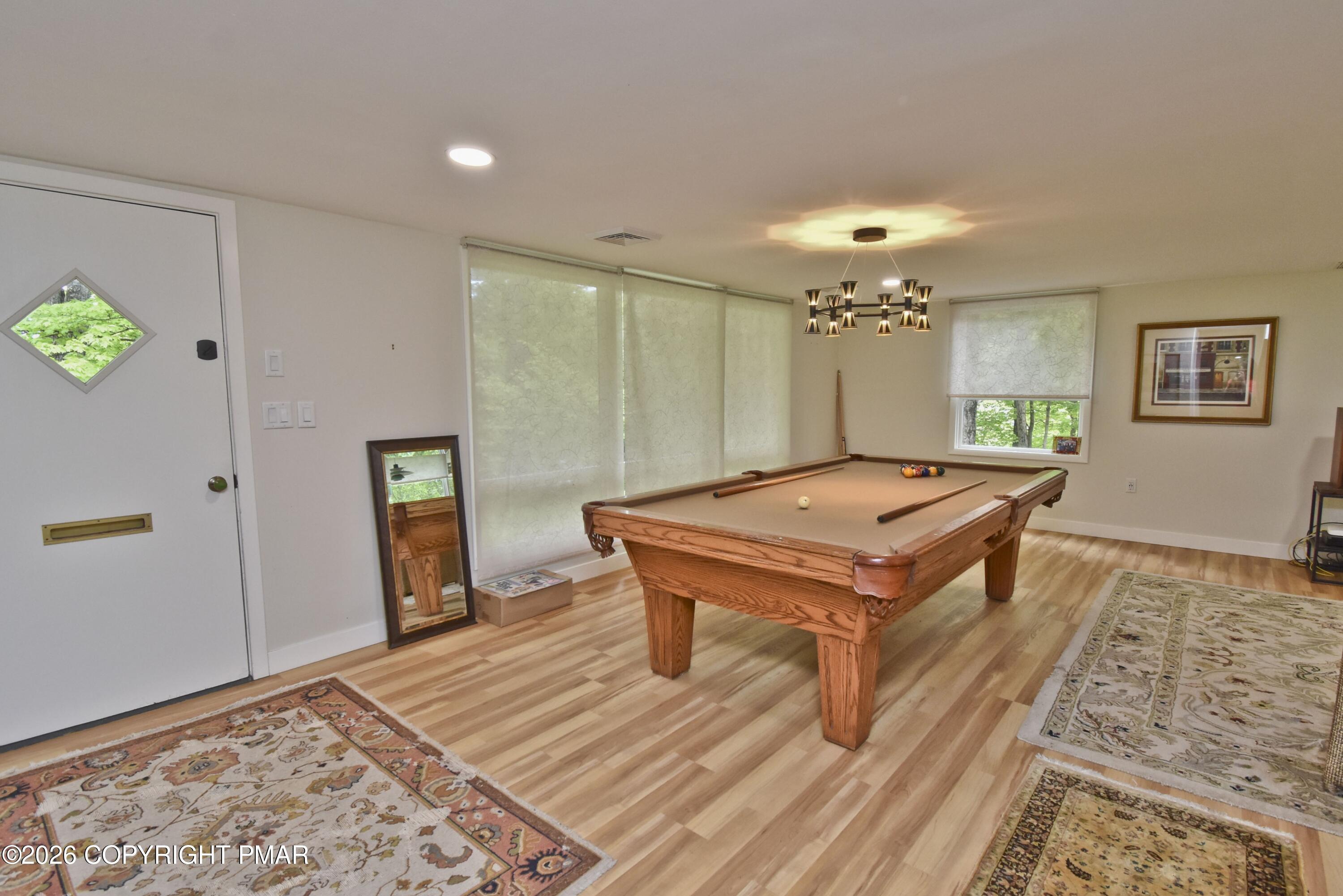 Image 4: 3 Living Room (1)
