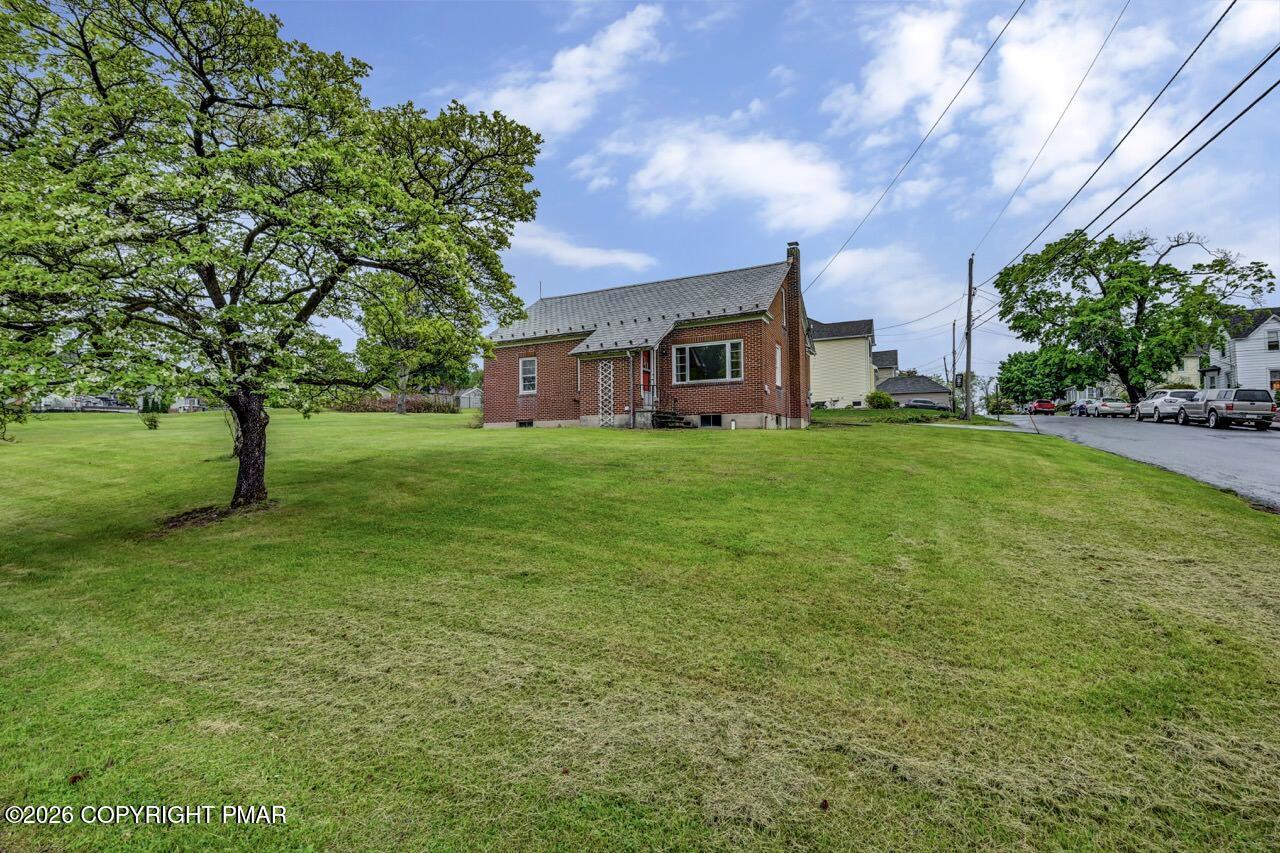 Image 3: 51 Hazen Ave 02 Large