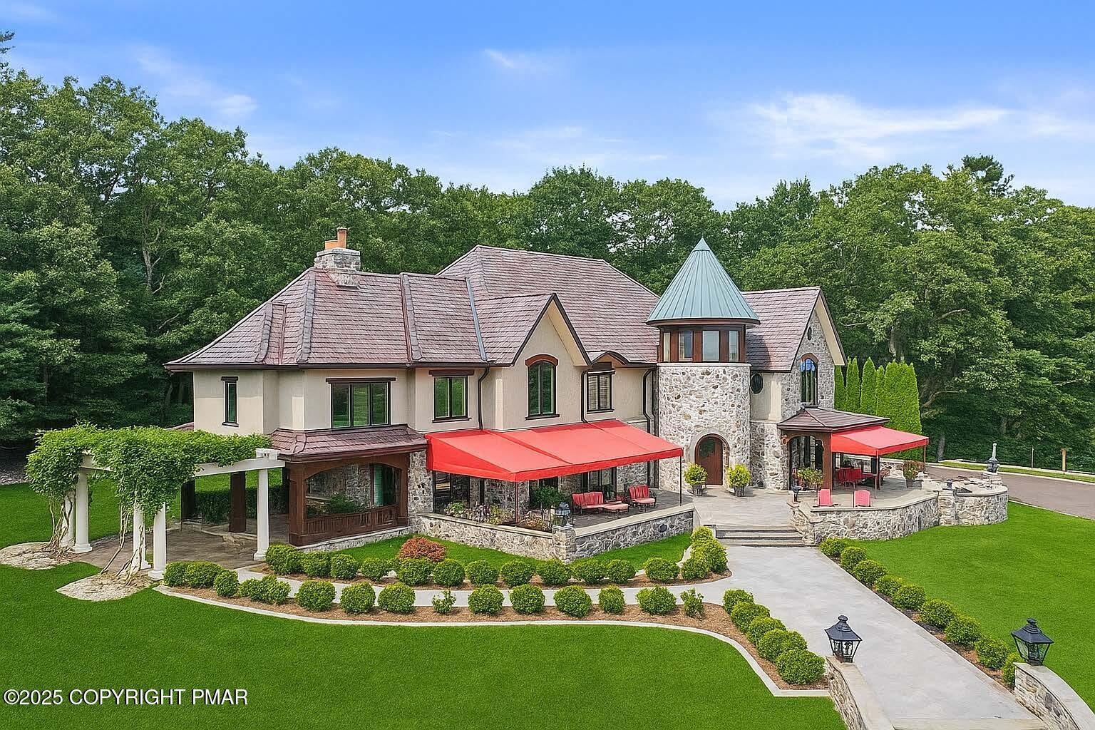 Image 4: Front of Home