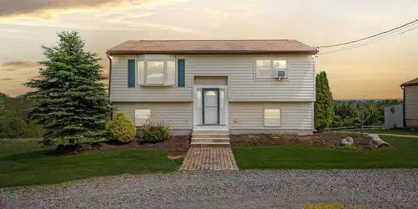924 Hell Hollow Road