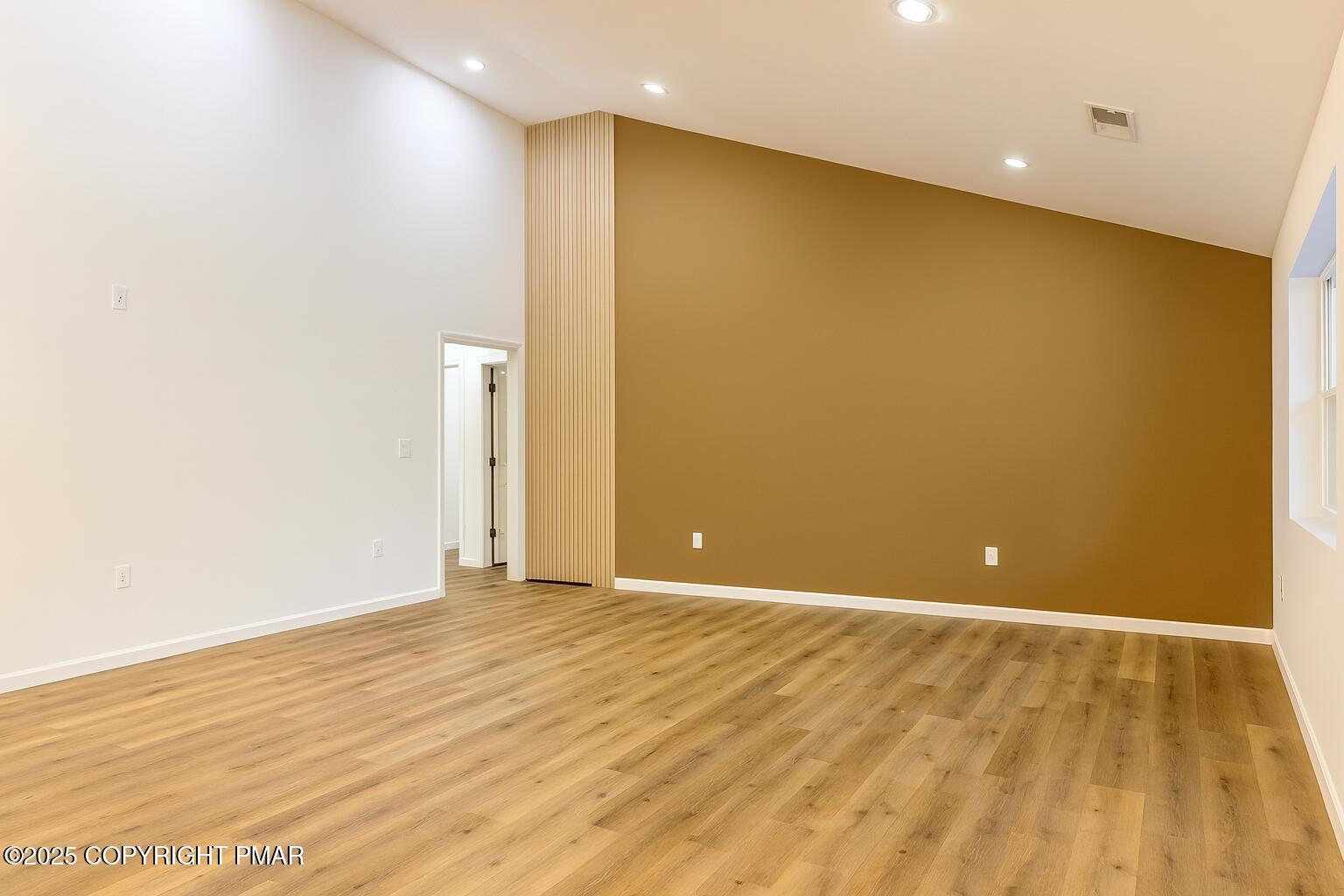 Image 4: 4 Living Room - Unstaged