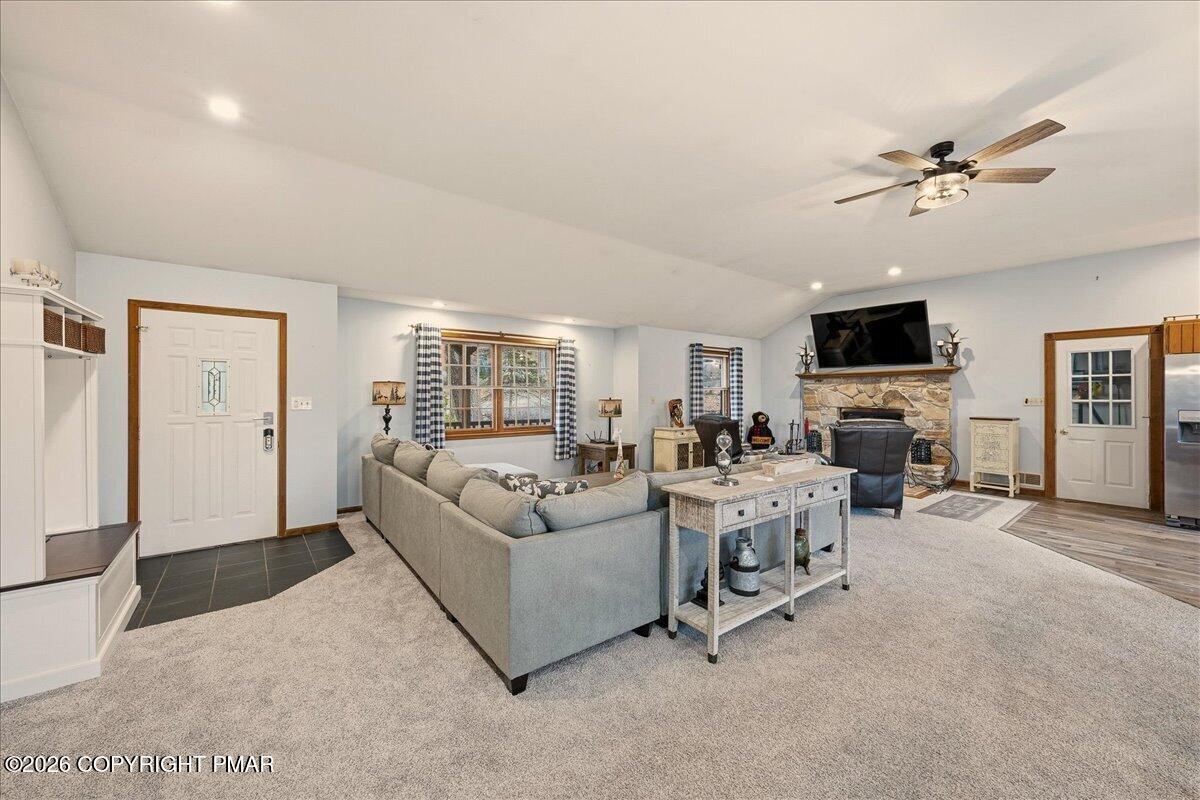 Image 3: Living Room