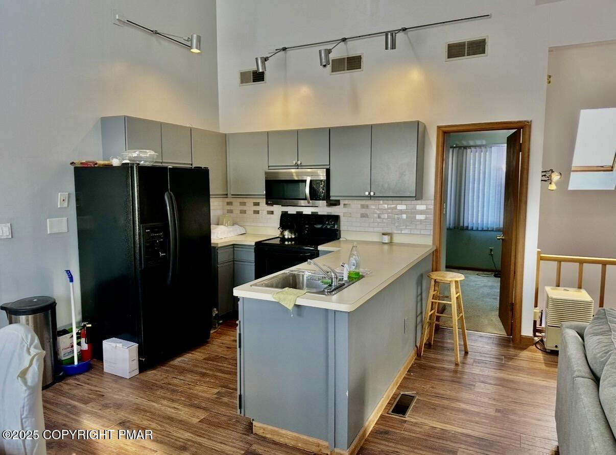 Image 2: Kitchen 1